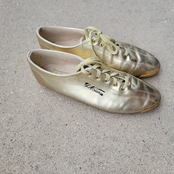 L.A. Gear Shoes Vintage La Gear Metallic Gold Tennis Shoes Poshmark